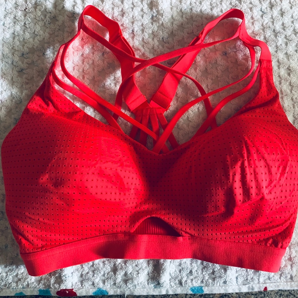 Victoria’s Secret sports bra 32DD